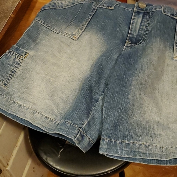 Short - Picture 2 of 4